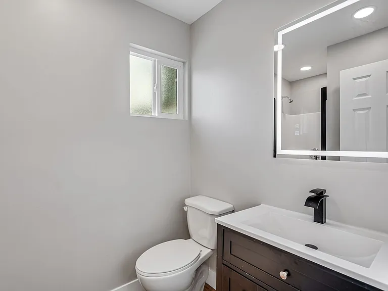 4286 1/2 Marlborough Ave — Photo 10
