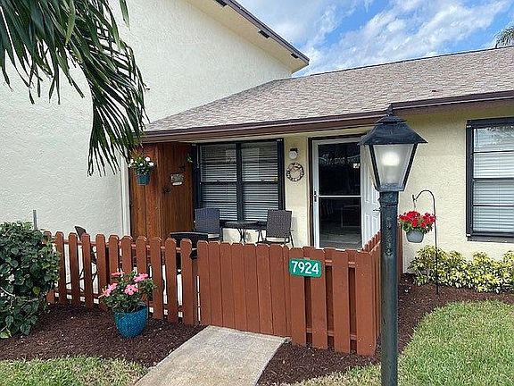 2nd image of 7924 SE Villa Cir