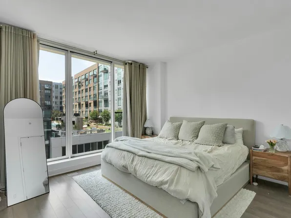 1200 Avenue At Port Imperial image 11 of 20