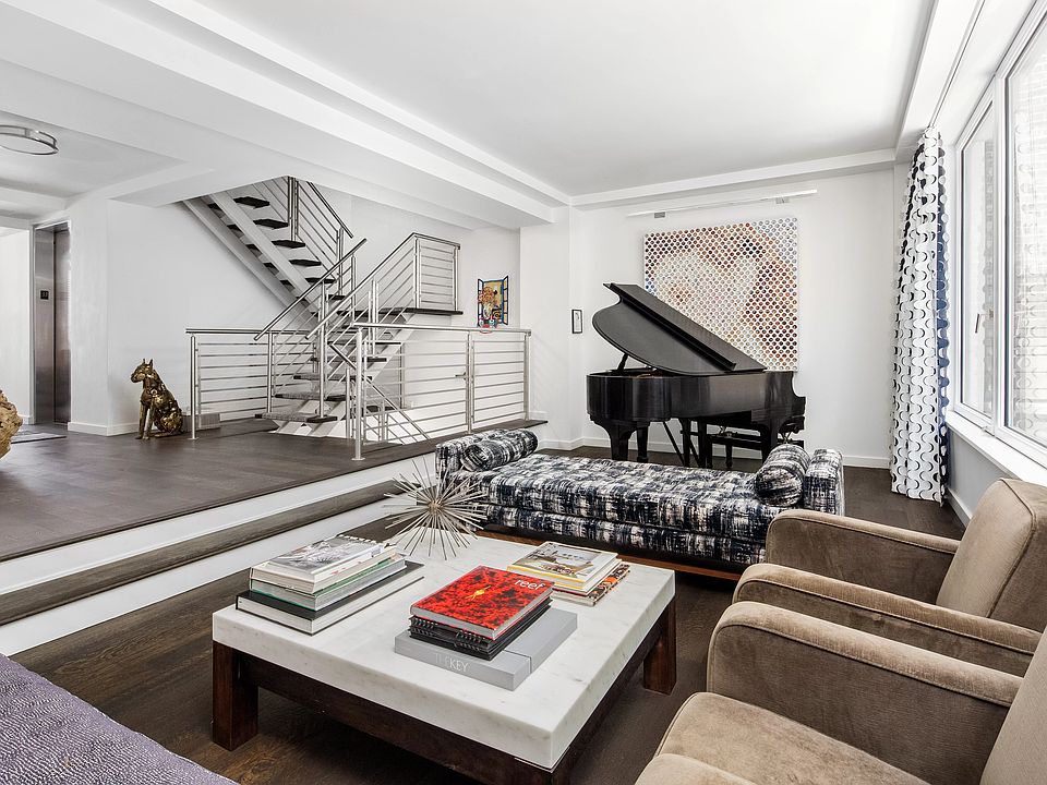 1st image of 233 W 20th St