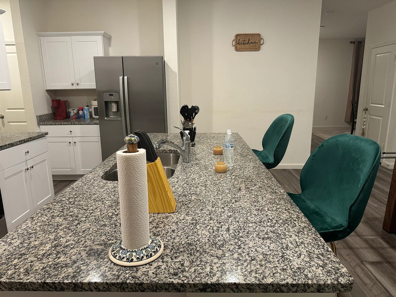 4 bed, $3,900 — Photo 2