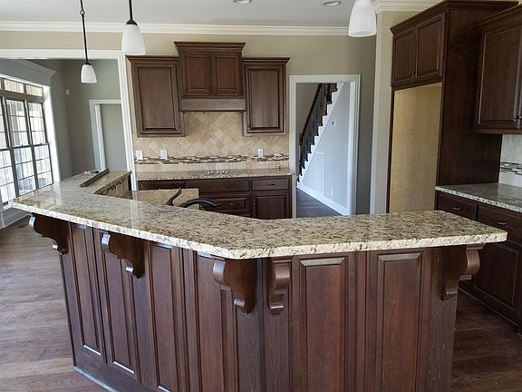2nd image of 629 Twin View Dr