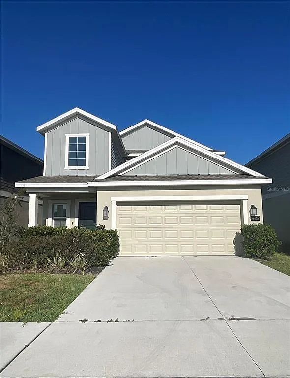 5 bed, 2.5 bath, 2370 sqft, $2,400 — Photo 1
