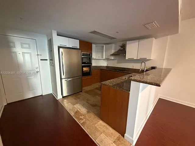 170 SE 14th St #1406 — Photo 5