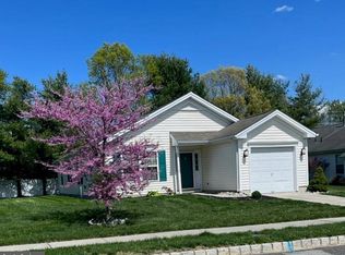 4 Maple Leaf Cir, Sewell, NJ 08080