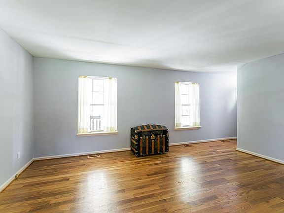 5th image of 1400 Glenview Dr