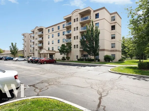 325 Village Grove Dr #306, Tecumseh, ON N8N 0B1