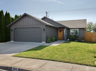 1214 SE Scenic View Dr, College Place, WA 99324