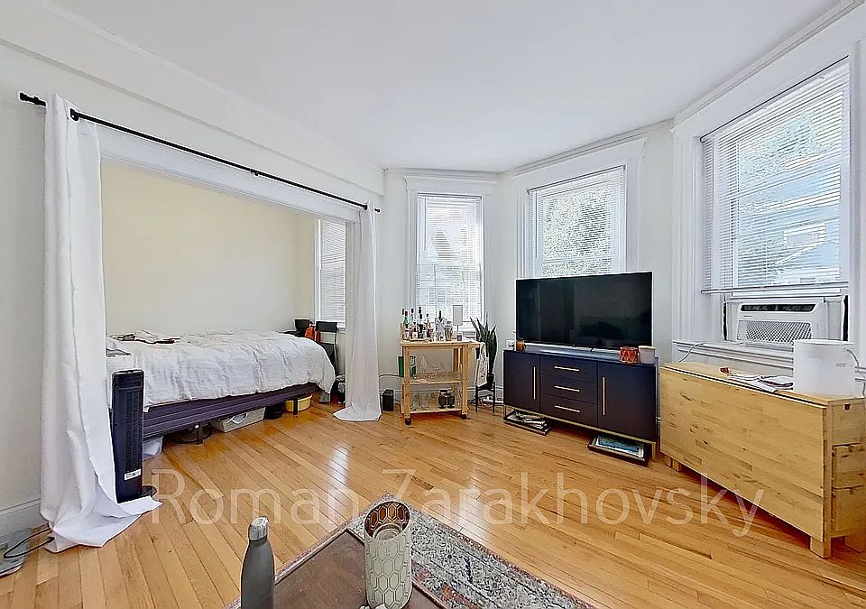 1st image of 14 Orkney Rd APT 15