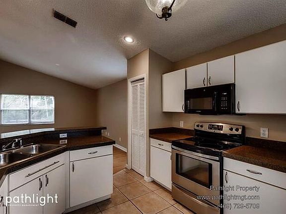 3rd image of 3046 Saint Augustine Dr
