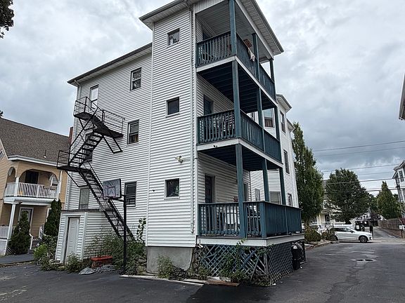 3rd image of 957 Warren Ave