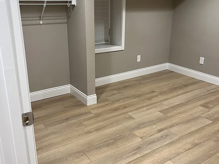 801 N Henderson Ave — Photo 9