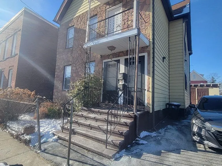 38 Auburn St — Photo 1