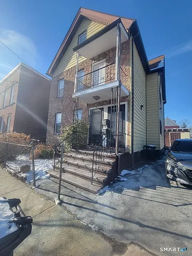 38 Auburn St Photo 1
