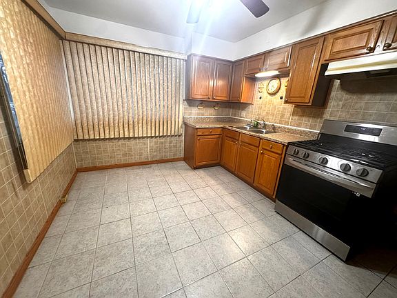 3rd image of 609 Linden Ave