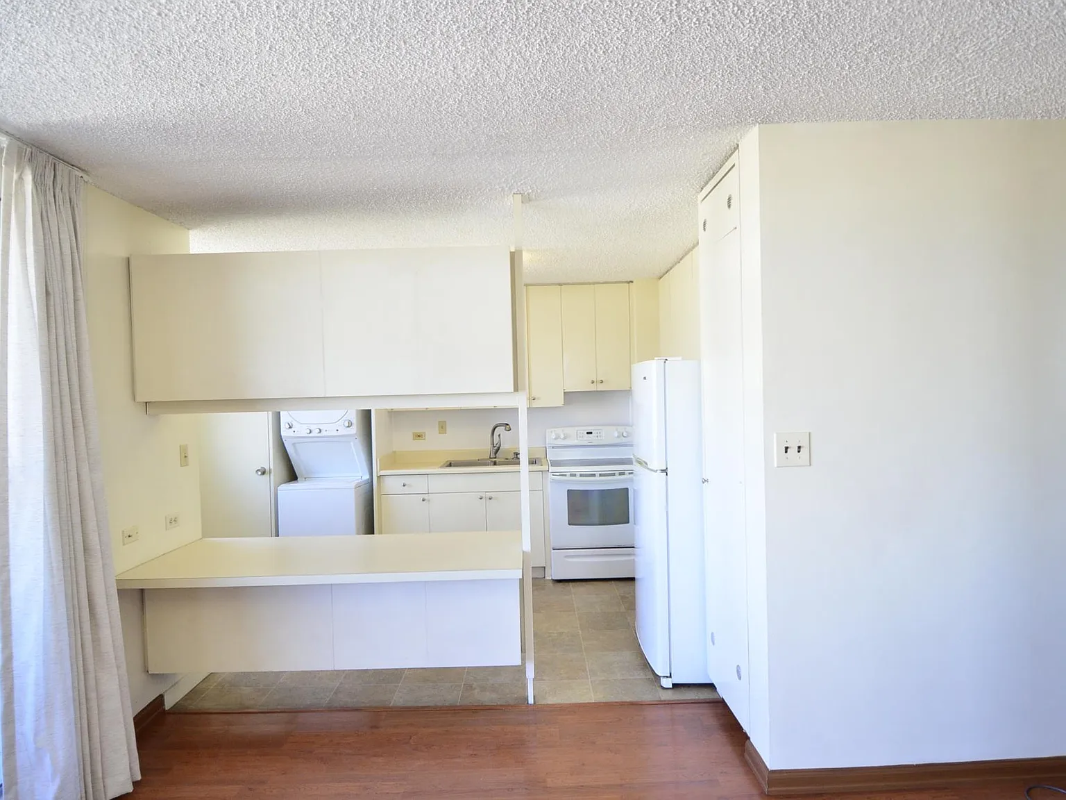 3 bed, 1.5 bath, 858 sqft, $2,980 — Photo 2