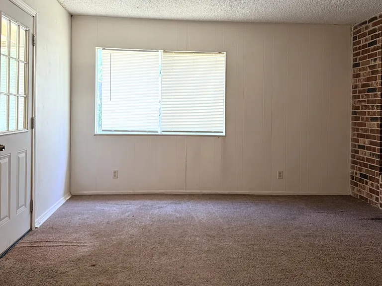 4915 Sierra Madre Dr — Photo 4