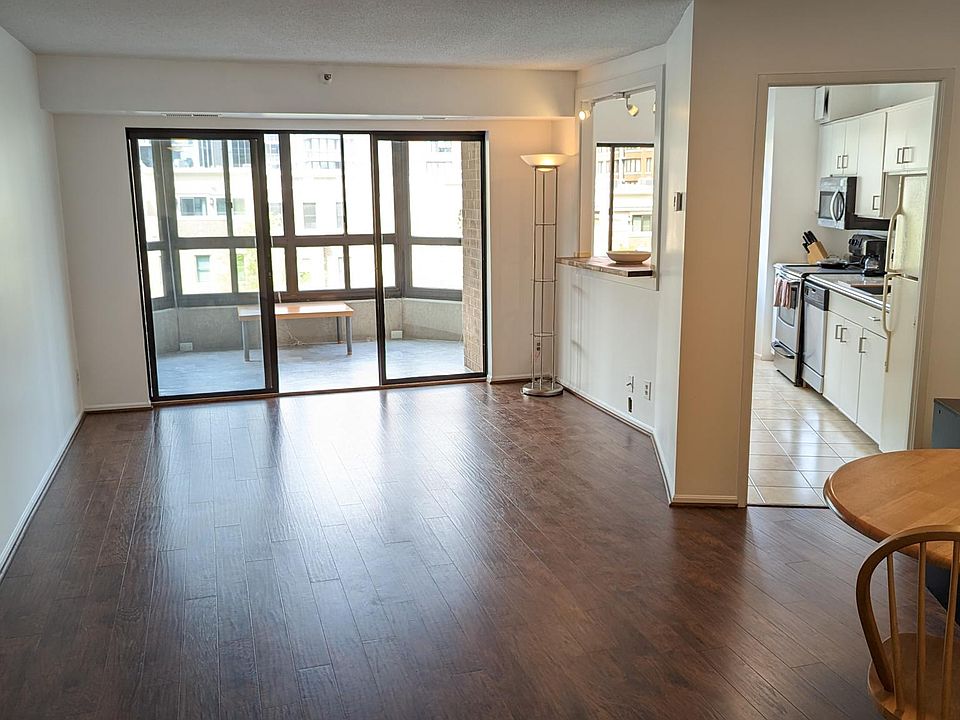 1st image of 1600 N Oak St APT 831
