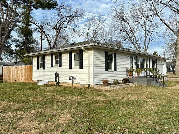 2nd image of 1505 Meadow Circle Dr
