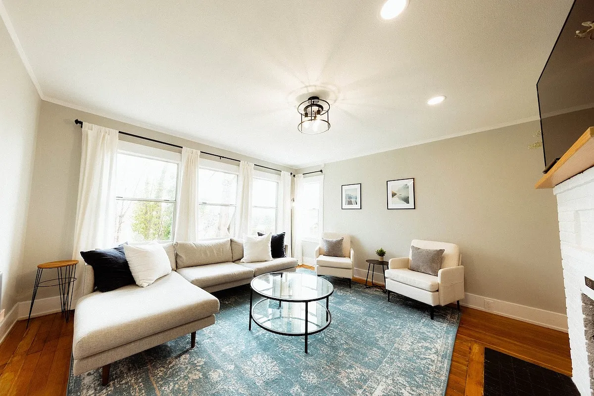 4 bed, 1640 sqft, $3,950 — Photo 1