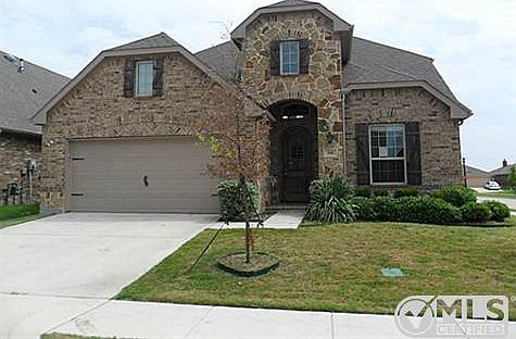 1st image of 900 Lake Grove Dr