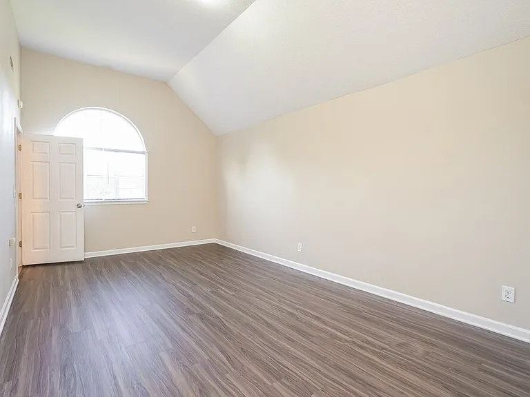 2110 Arden Pl — Photo 10