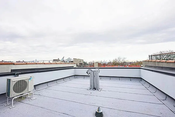 Rented by Artur Gutman, LREB | media 18