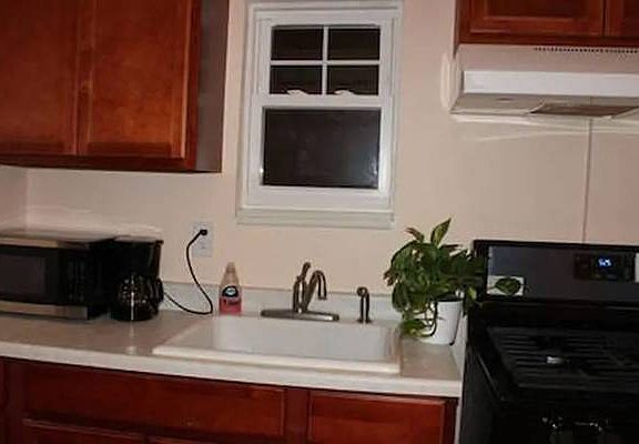 2nd image of 104 Woodward St