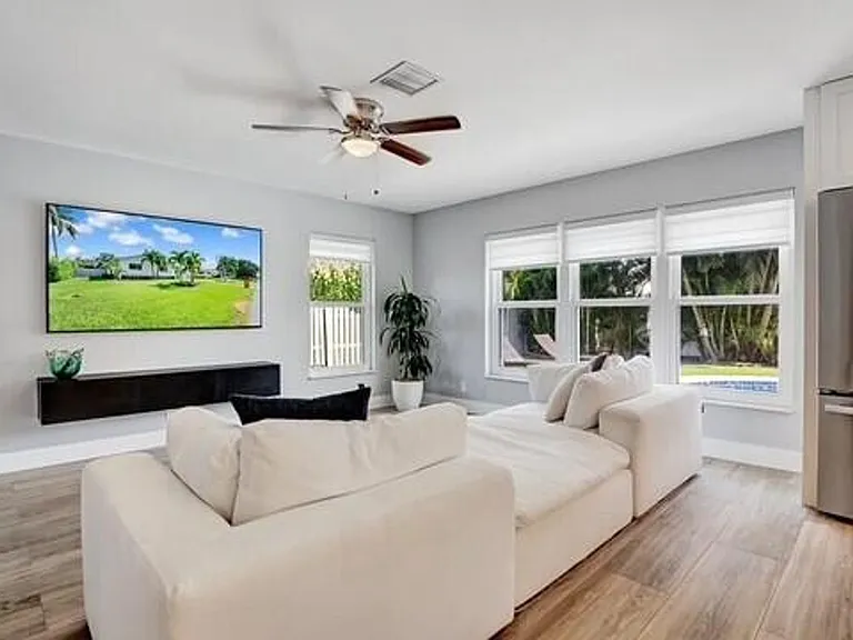722 SW 28th Ave — Photo 7