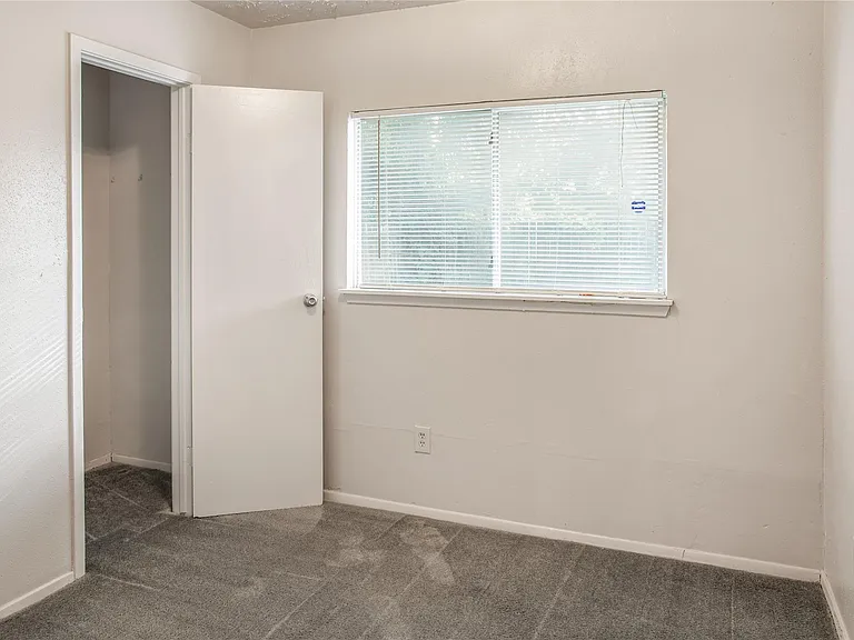10025 Rosbrook Dr — Photo 11