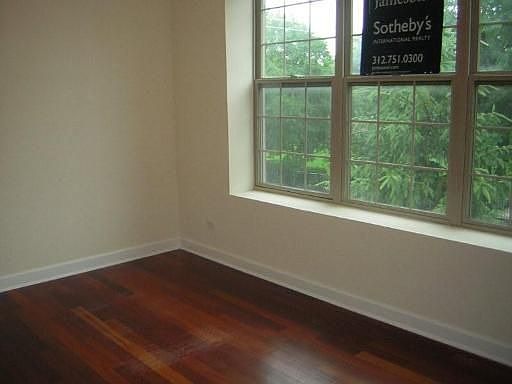 2nd image of 3118 W Byron St Unit 2