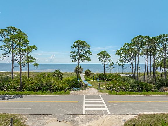 5th image of 95-99 Lake View Dr