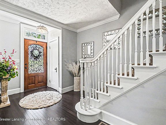 4th image of 1044 Sunset Ln