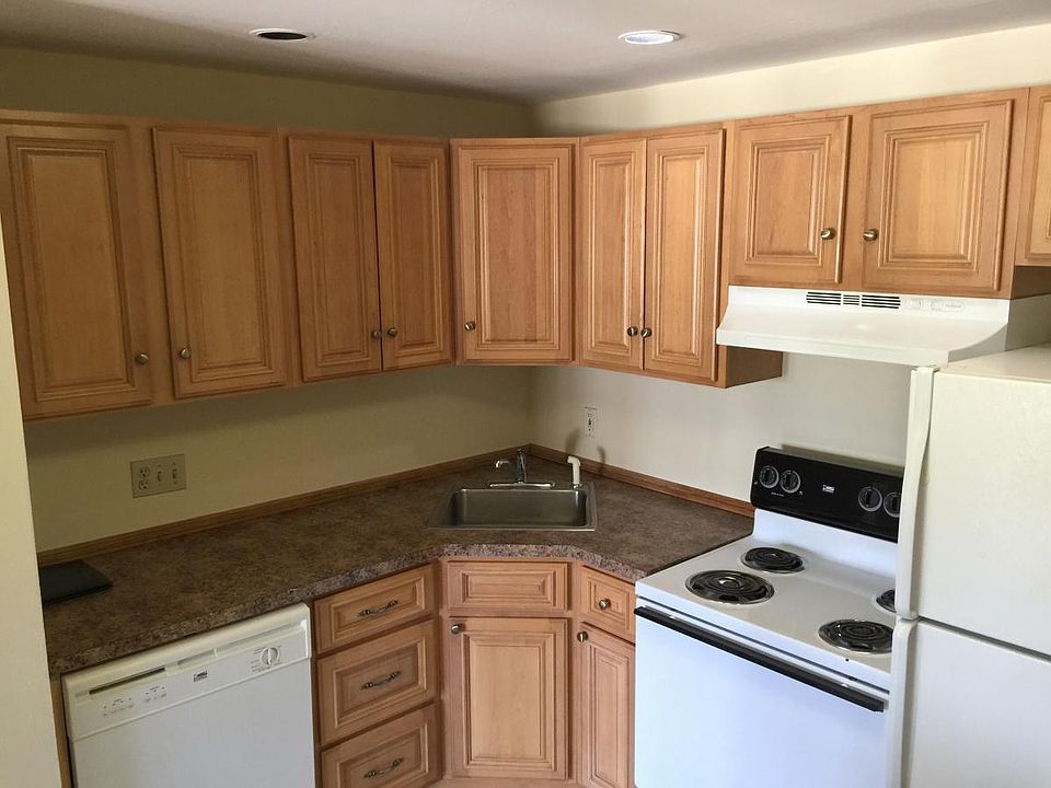 2nd image of 65 Miller St #B9