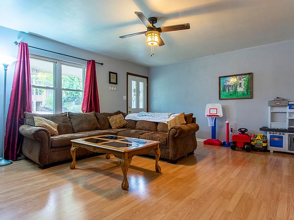 4th image of 2419 Meadowlark Ln