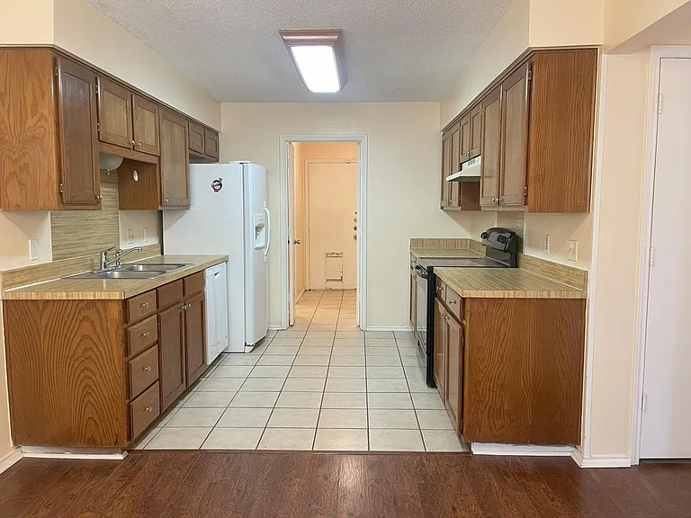 5719 Red Cactus Ct — Photo 4