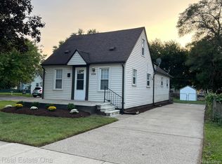 6124 Oldham St, Taylor, MI 48180