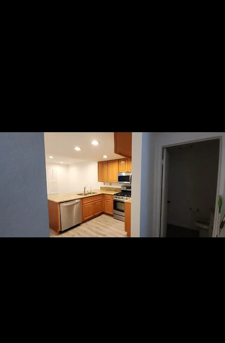 1126 Whitewater Dr — Photo 2