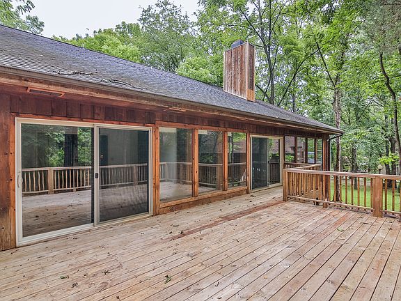 5th image of 8 Whitwick Ln