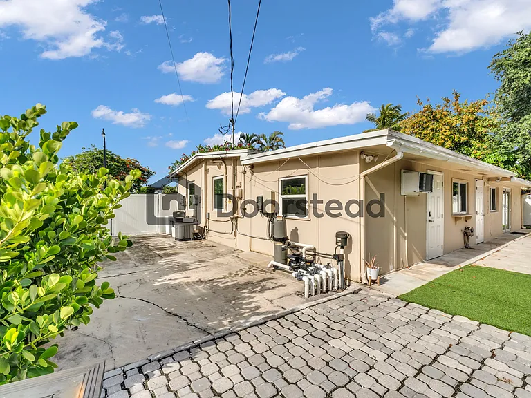 1837 NE 48th Ct — Photo 36