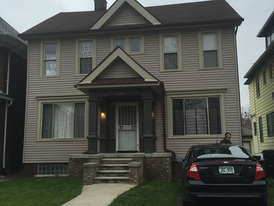 2nd image of 2269 S La Salle Gdns