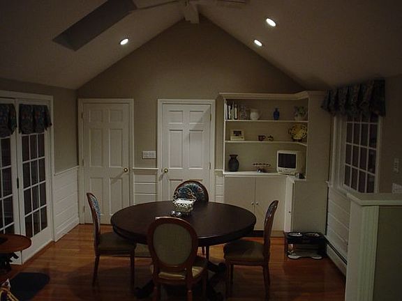 eat in kitchen