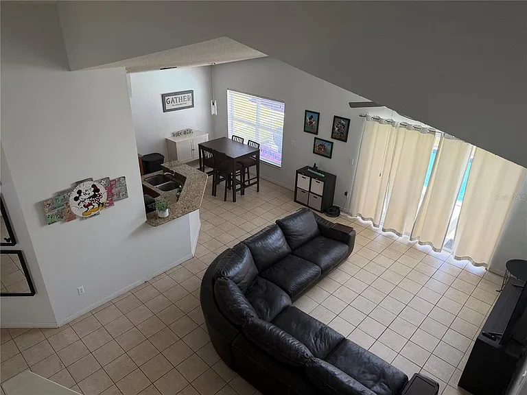 Picadilly Cir — Photo 4
