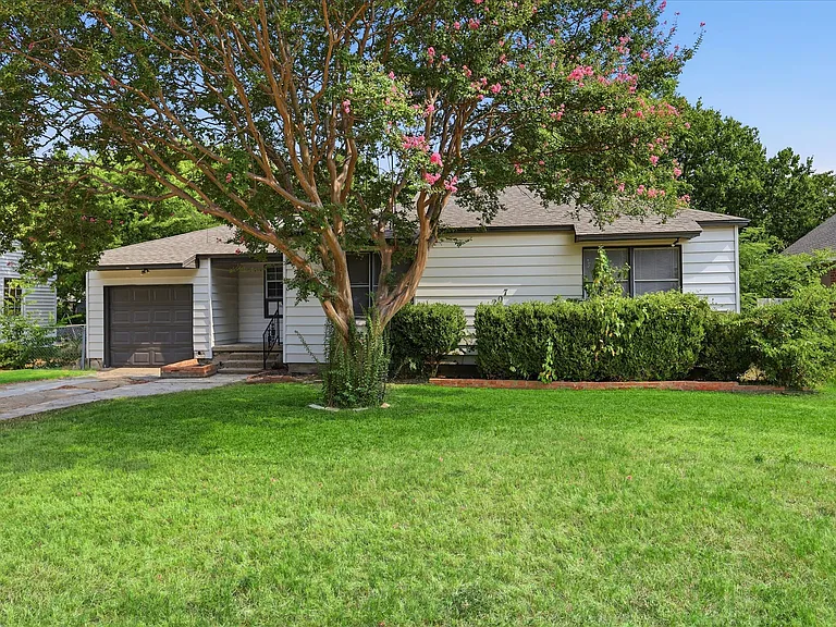 3207 Casino Dr — Photo 1
