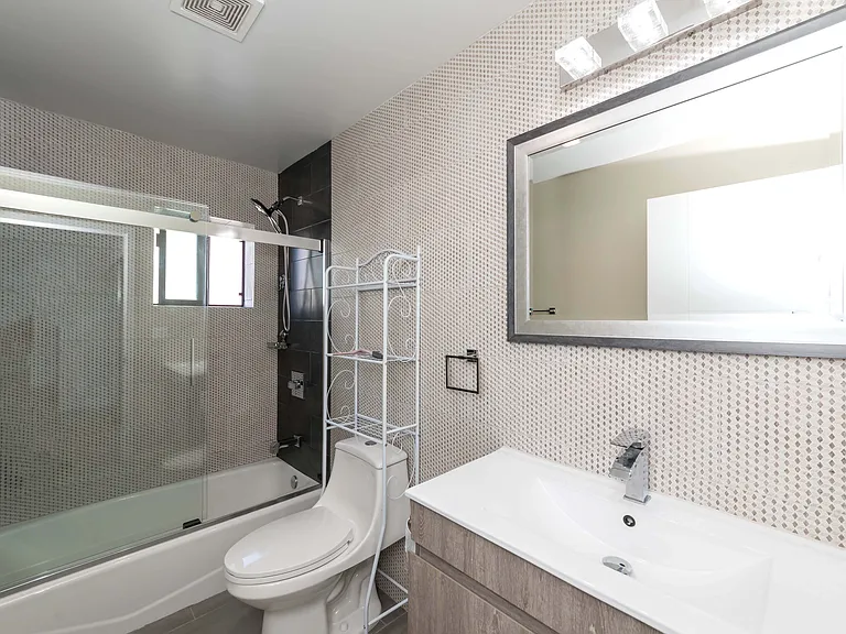 1240 S Harvard Blvd #1/2 — Photo 17