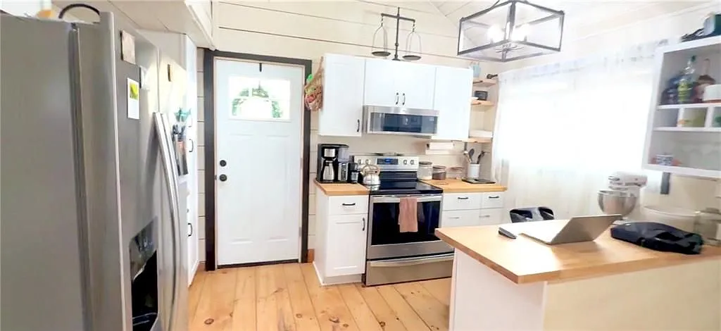 2 bed, 1.0 bath, 922 sqft, $3,000 — Photo 3