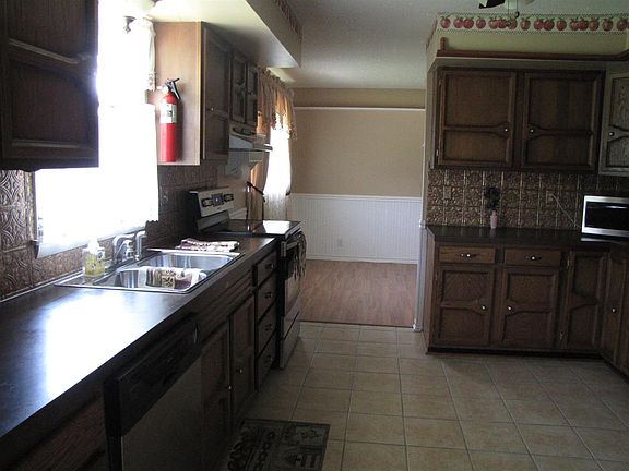 4th image of 1704 Brentwood Dr