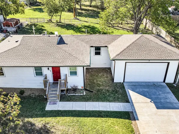 305 W Thomas St, Leonard, TX 75452
