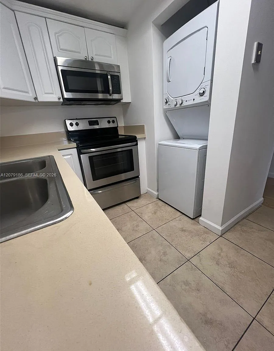 Samari Lake East Condo — Photo 2