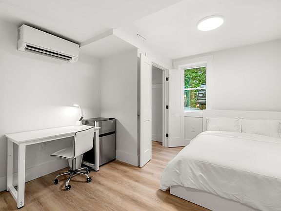 2nd image of 18 Benedict St #10
